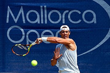 Nadal trains in Mallorca for Wimbledon 2018