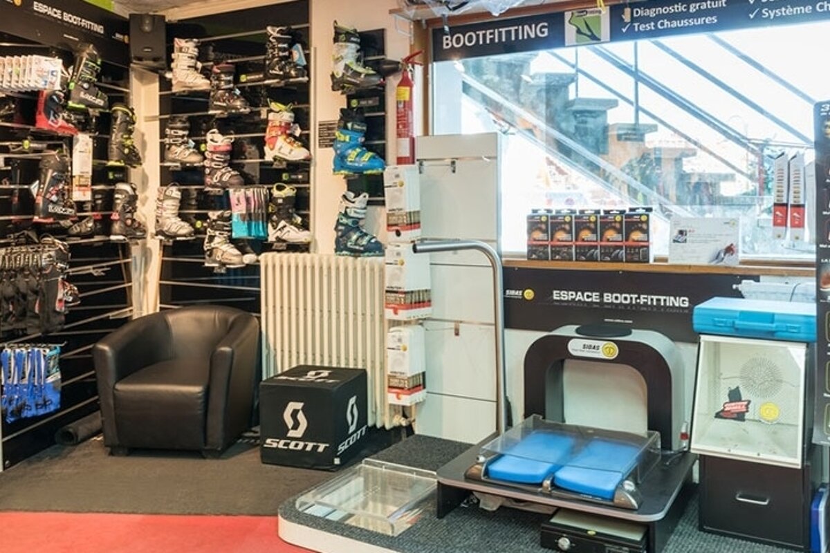 Skimium Tignes Le Lac Palafour Ski Hire, Tignes - Le Lac / Lavachet shop interior