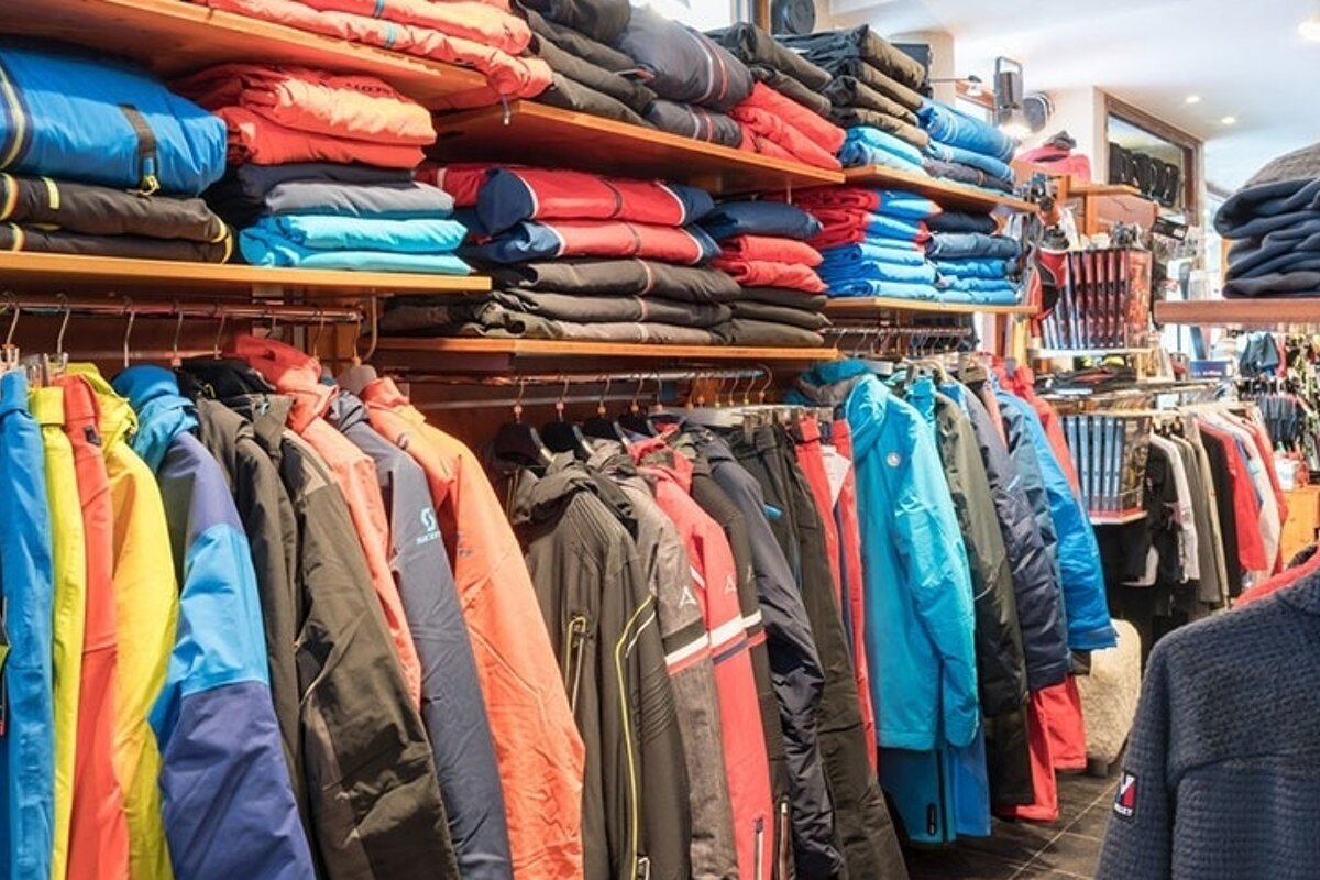 Skimium Tignes Le Lac Palafour Ski Hire, Tignes - Le Lac / Lavachet shop interior