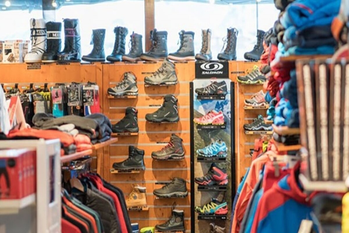 Skimium Tignes Le Lac Palafour Ski Hire, Tignes - Le Lac / Lavachet shop interior