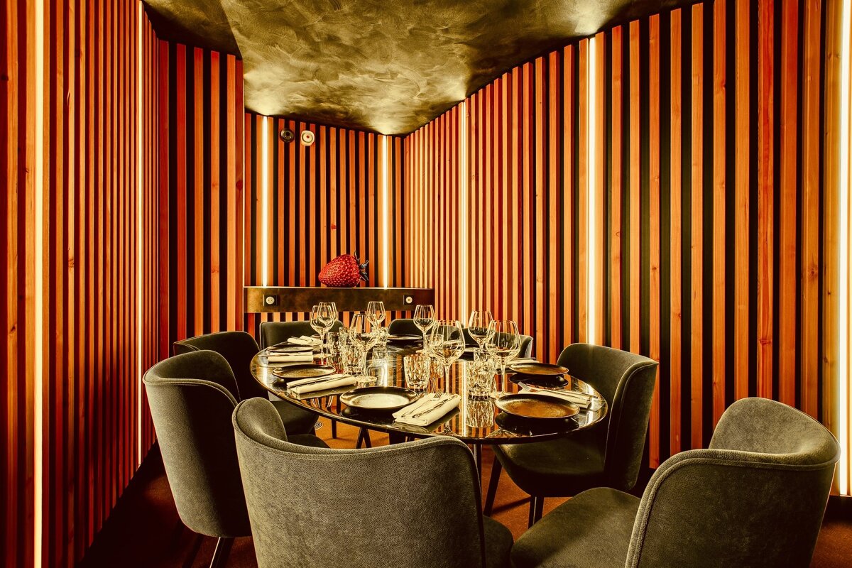 A dining room with a round table and chairs