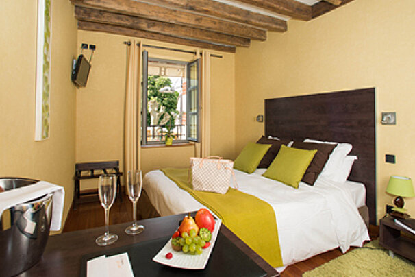 La Maison d'a Cote Hotel, Montivault double bedroom