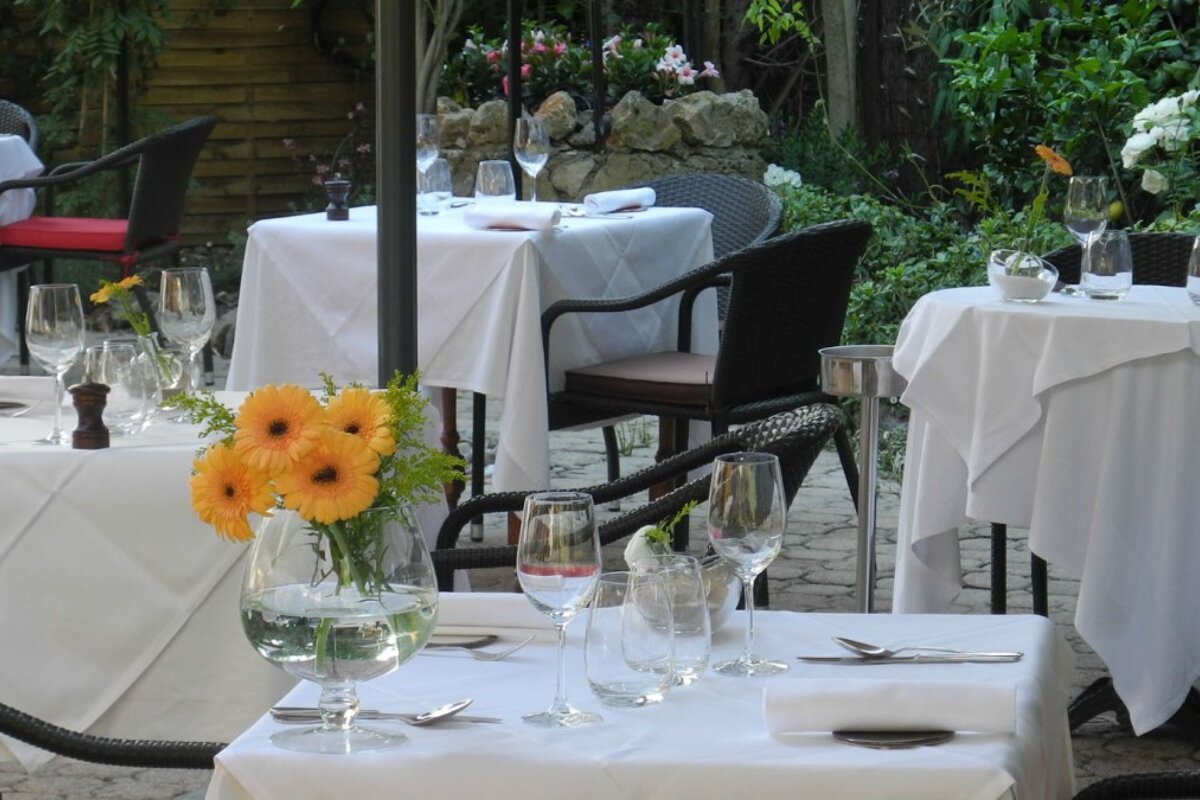 Le Clos Saint Basile Restaurant, Mougins restaurant terrasse