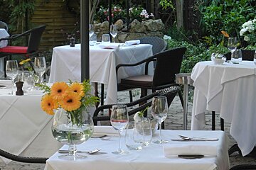 Le Clos Saint Basile Restaurant, Mougins restaurant terrasse