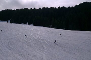 SKiers piste Les Gets