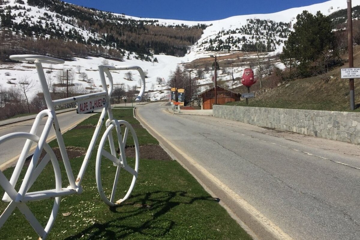Tour de France 2018 heads for Alpe d'Huez