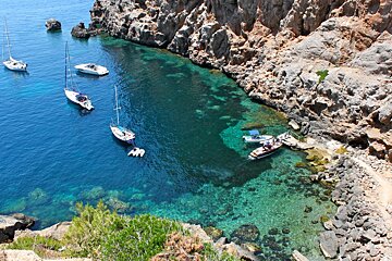 Hottest Mallorca restaurants to reach by yacht 2017