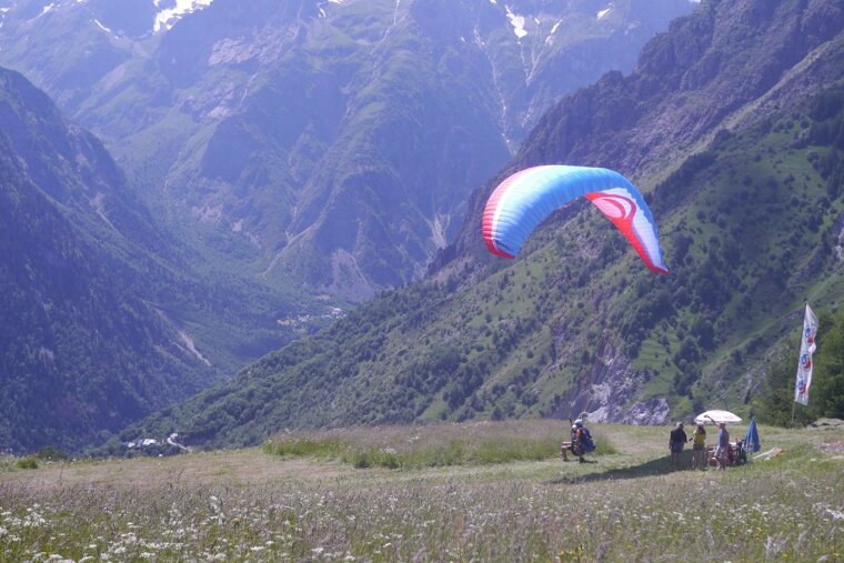 paragliding in 2 alpes
