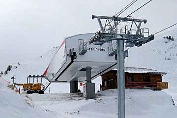 a chair lift in la plagne