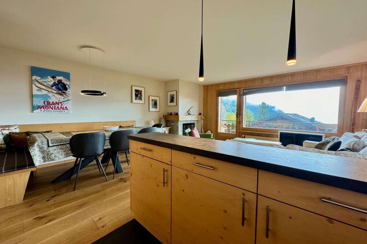 A living room with a poster on the wall that says fran 's montana