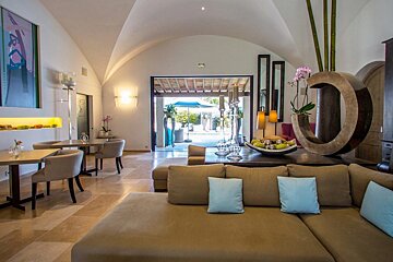 Le Pre de la Mer Hotel, Saint Tropez lounge room 