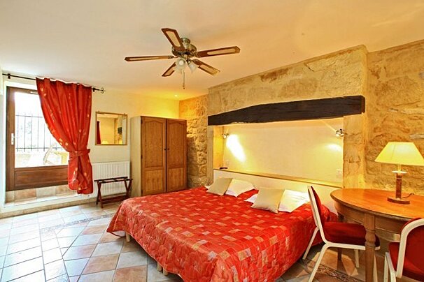 Les Dependances de Monrecour Hotel, Saint-Vincent-de-Cosse double bedroom