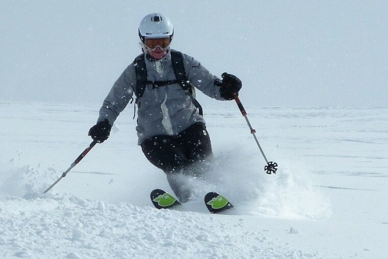 a skier with a white helmet