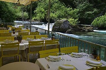 Philip, Fontaine de Vaucluse restaurant terrasse