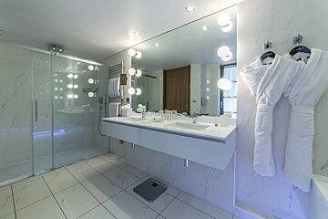 A bathroom with two sinks and a bathroom scale