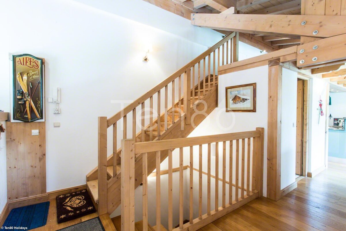 A wooden staircase with a sign that says alpes on it