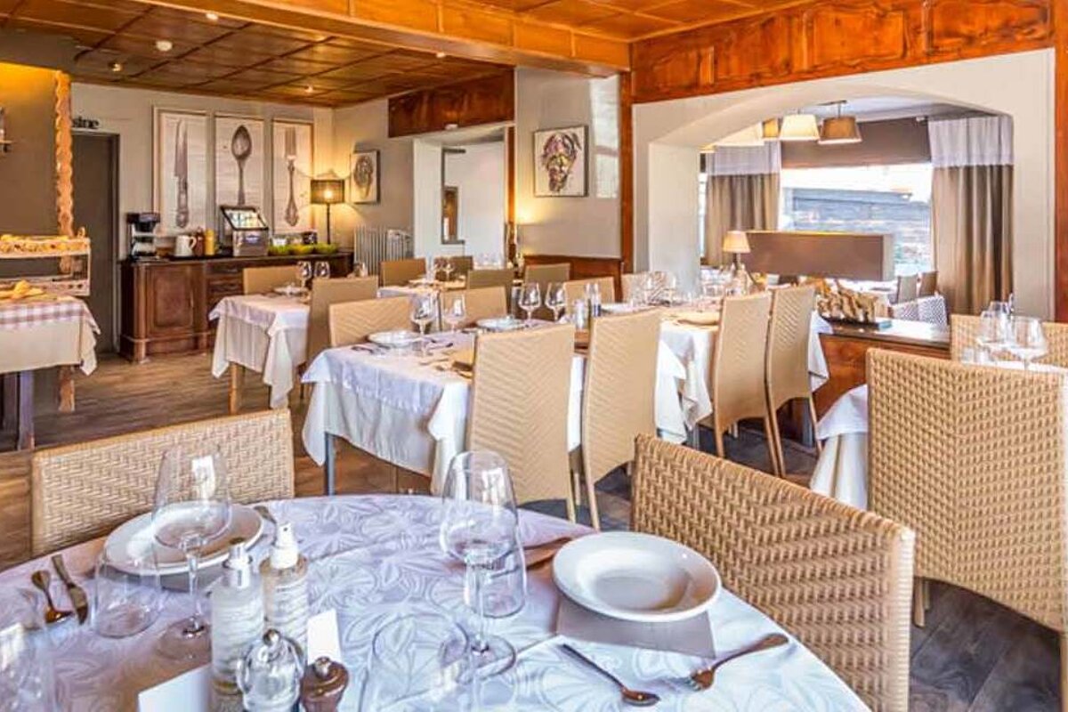 La Chaumiere Chalet, Morzine dining room