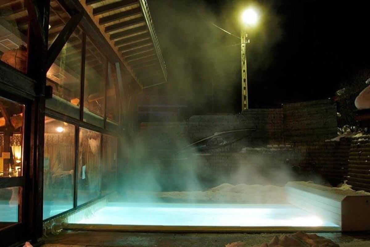 La Chaumiere Chalet, Morzine dining room