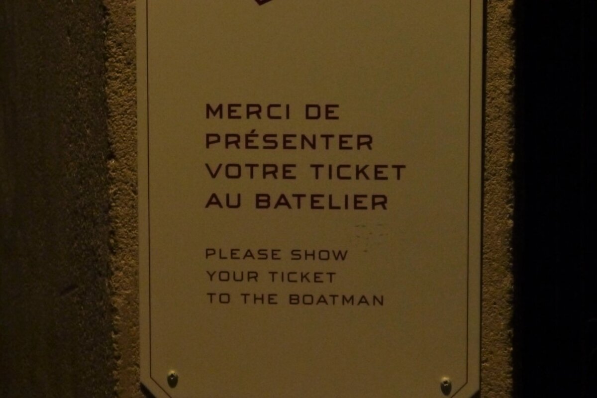 a sign int he caves of gouffre de padirac