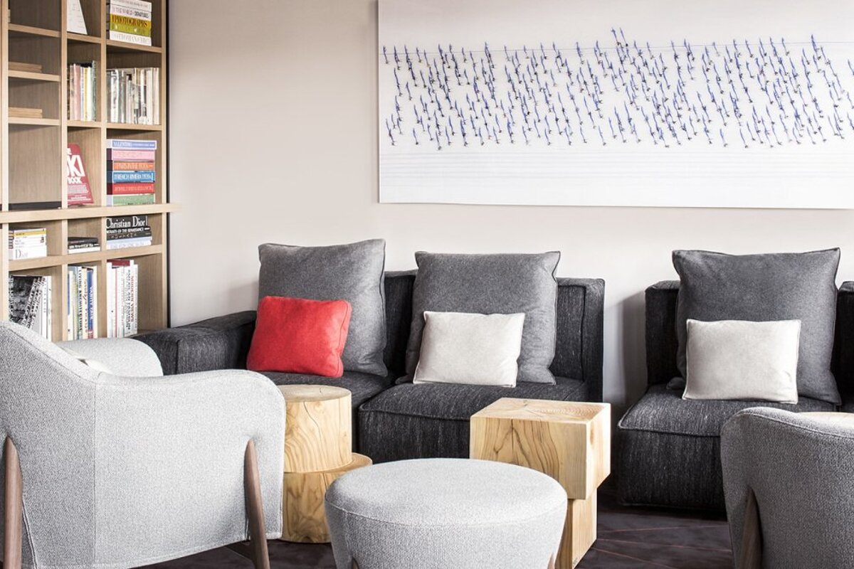 White 1921 Courchevel, Courchevel 1850 lounge room 