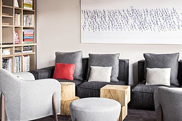 White 1921 Courchevel, Courchevel 1850 lounge room 