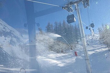 snow canons running in val