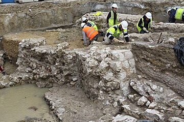 Archaeologists helping with excavations on Nice tram line