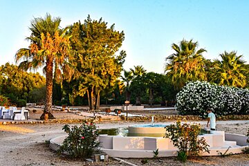 Es Lloquet Restaurant Review, Campos garden