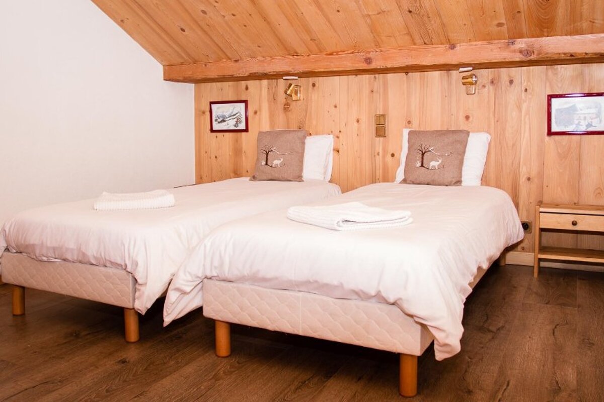 Grand Belvedere Chalet, Morzine twin bedroom