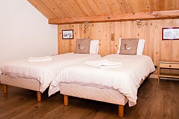 Grand Belvedere Chalet, Morzine twin bedroom