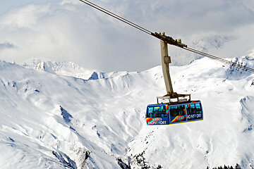 a large cable car mont fort Verbier