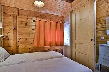 Arnaud Chalet, Les Arcs 1800 twin bedroom