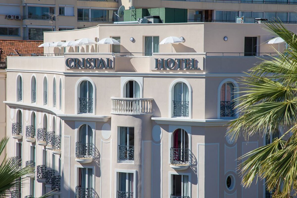 A hotel with the word cristal on the top of it