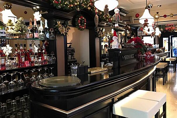 Lennox The Pub Bar, Palma Centre & Marina interior