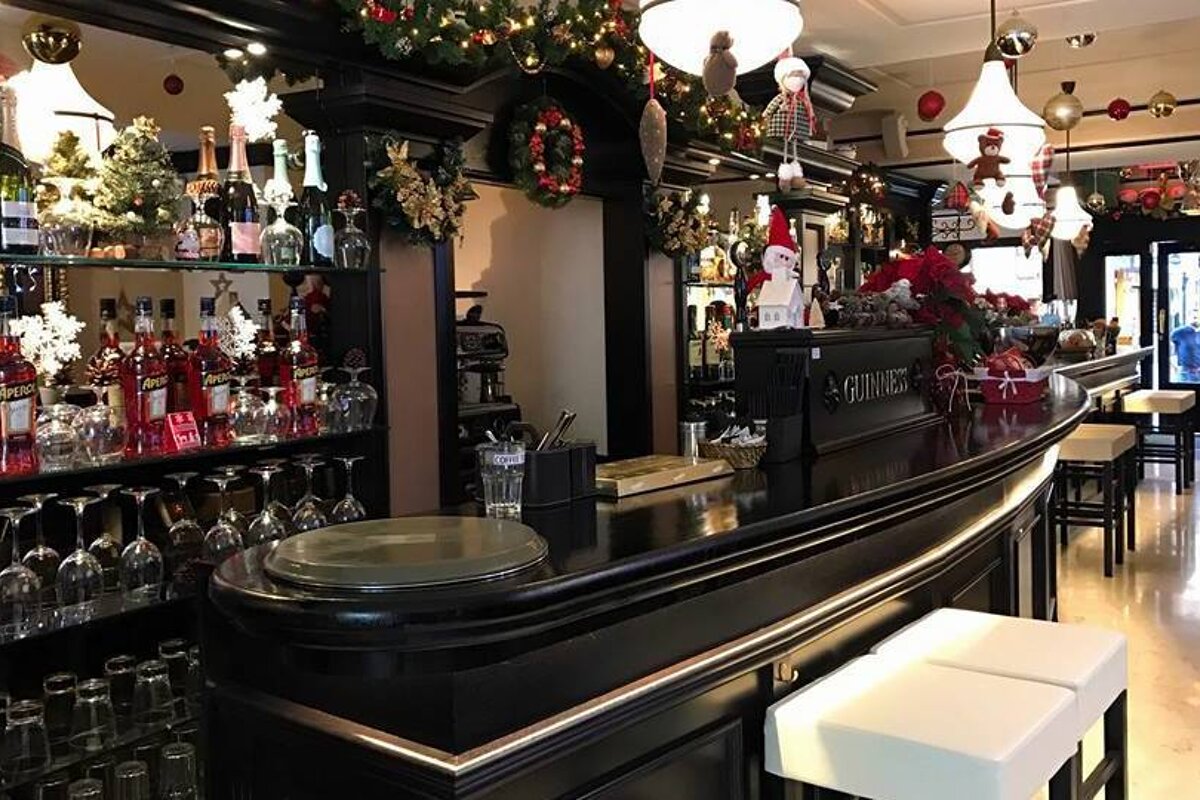 Lennox The Pub Bar, Palma Centre & Marina interior
