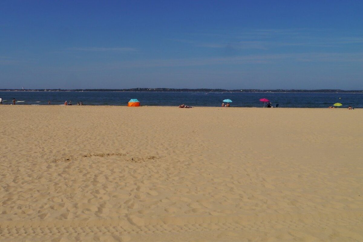 wide sandy beach near arcachon