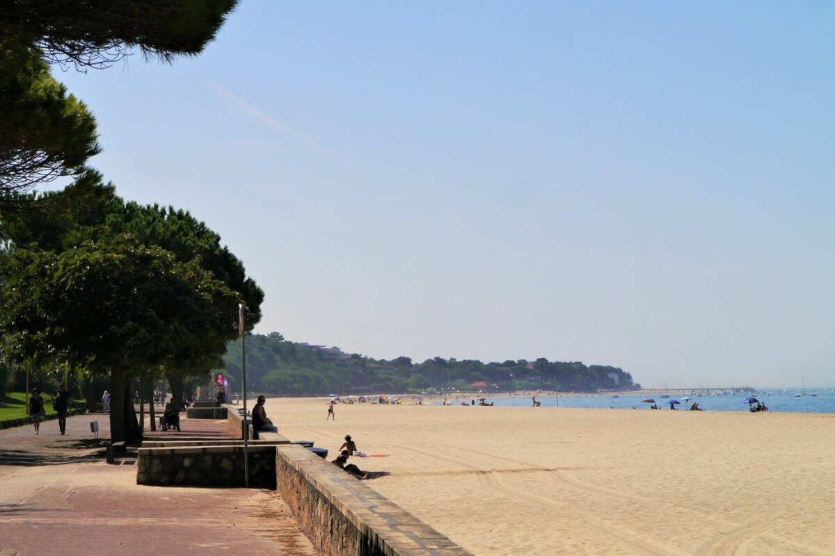 promenade beside the white sands of plage des abatilles