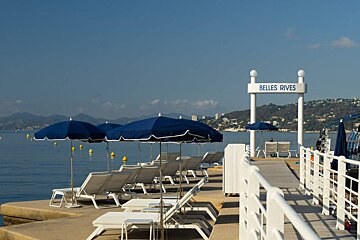 A white sign that says belles rives on it