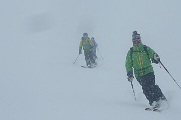 Flat light and sunshine in Val d'Isere