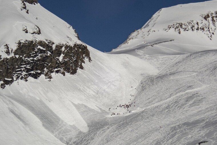 Flat light and sunshine in Val d'Isere