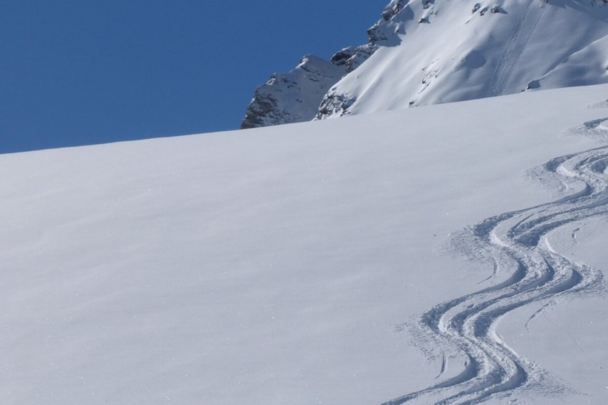 Flat light and sunshine in Val d'Isere