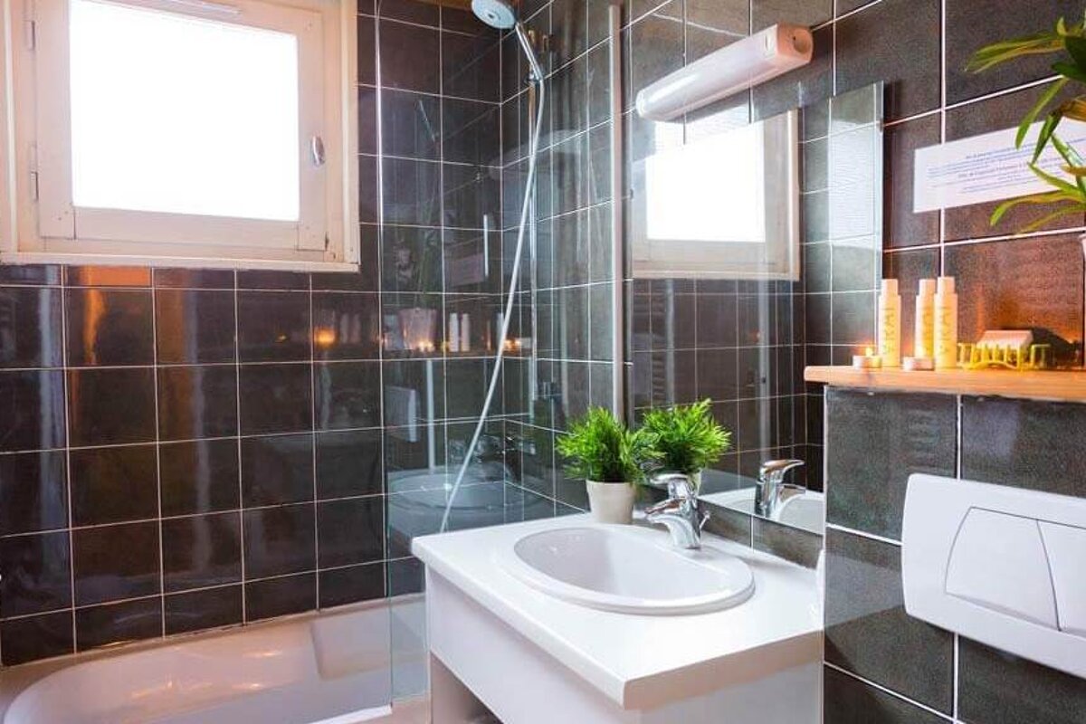 La Chaumiere Chalet, Morzine bathroom