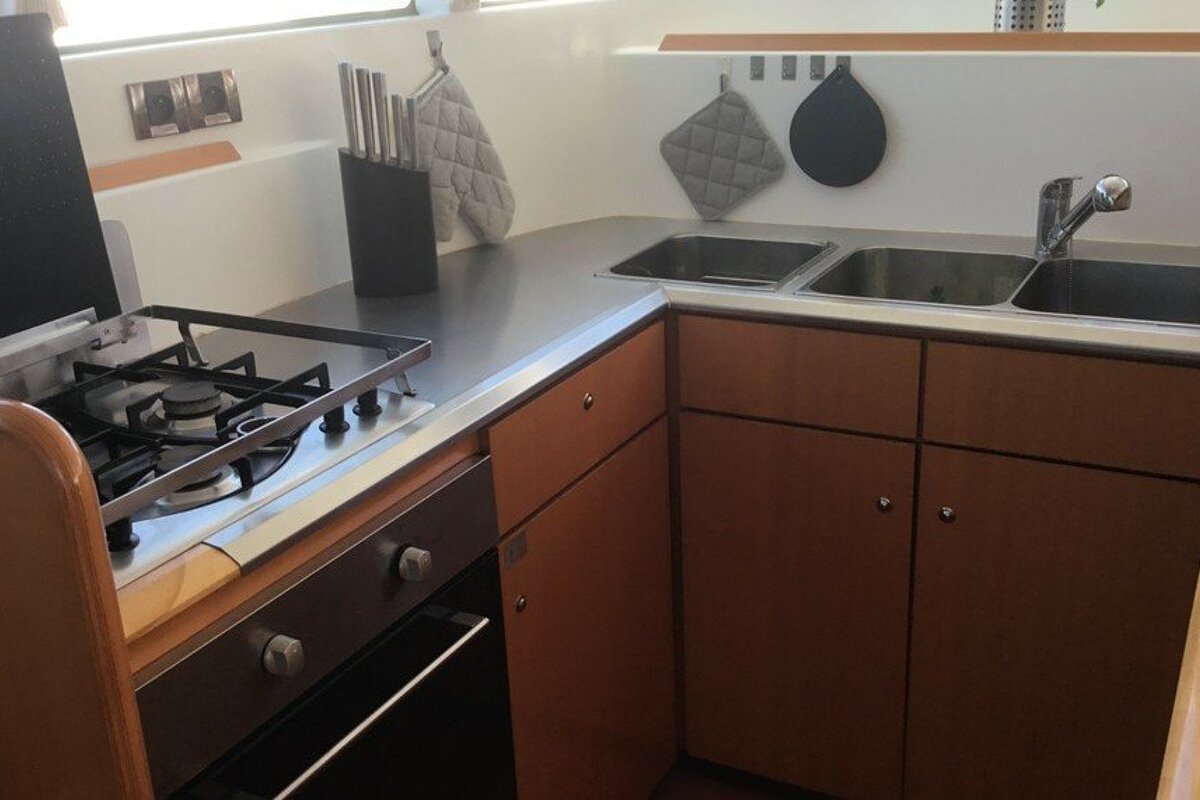 Lagoon 500 15.5m Catamaran, Mallorca Island kitchen