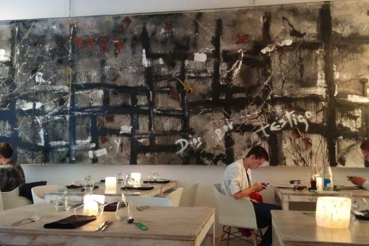Nuru Restaurant Review, Santa Catalina interior