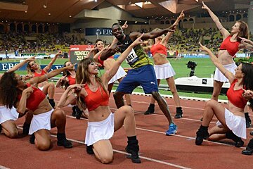 Usain Bolt performing in monaco stadium 2017