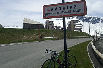 Road biking in Morzine Region