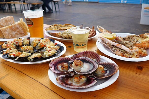 mussels, crab, crayfish and galician scallops