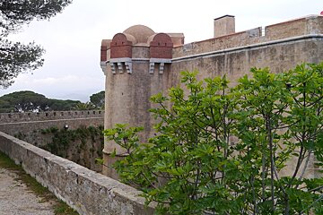 Walk way around the citadelle of St tropez