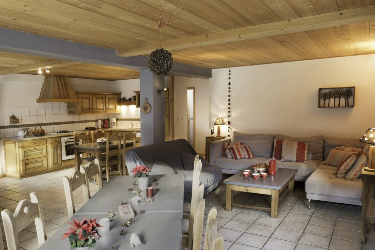 Les Armaillis 1 Chalet Apartments, Morzine living room