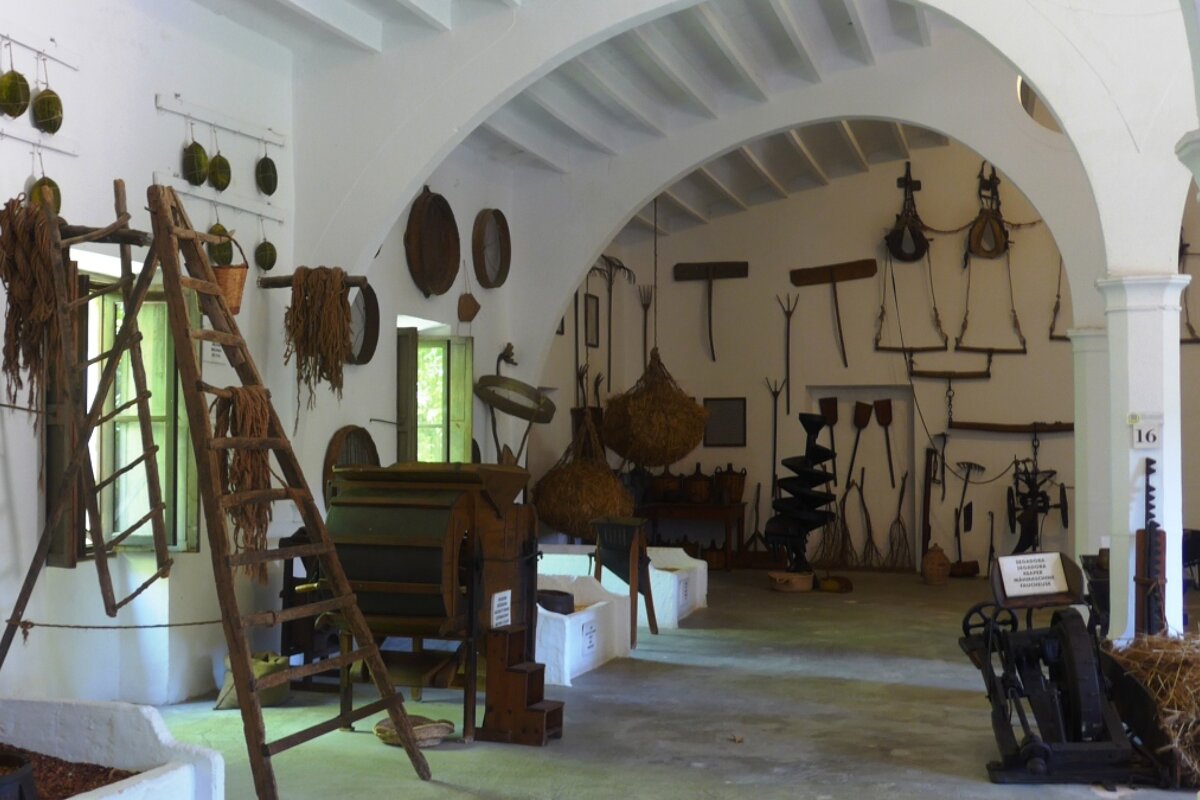 a room in the stable area of es Calderes country house